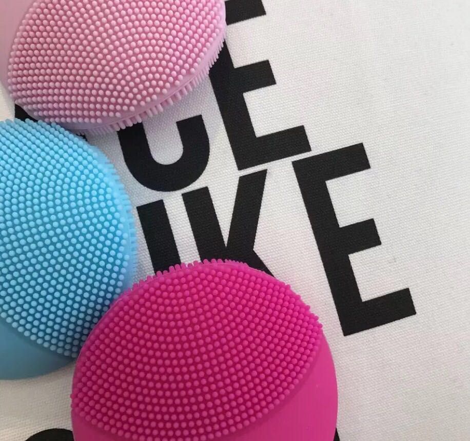 Foi (Facial Cleansing device)